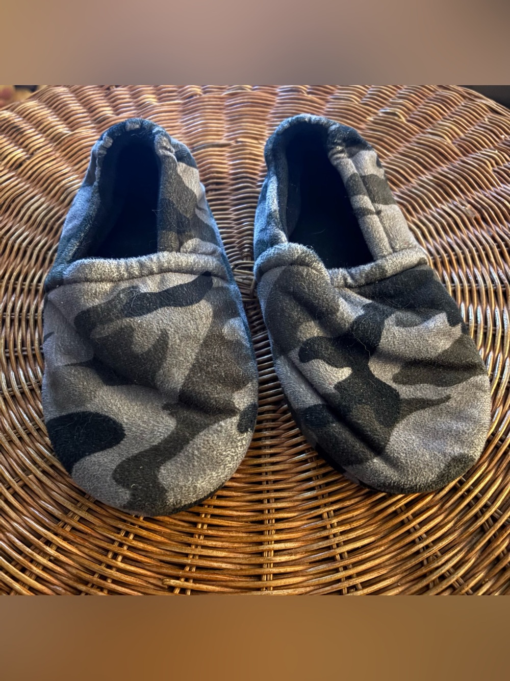 Kids Gray Black Camo House Slippers Size 1-2 | Cozy Indoor Slip-On Shoes